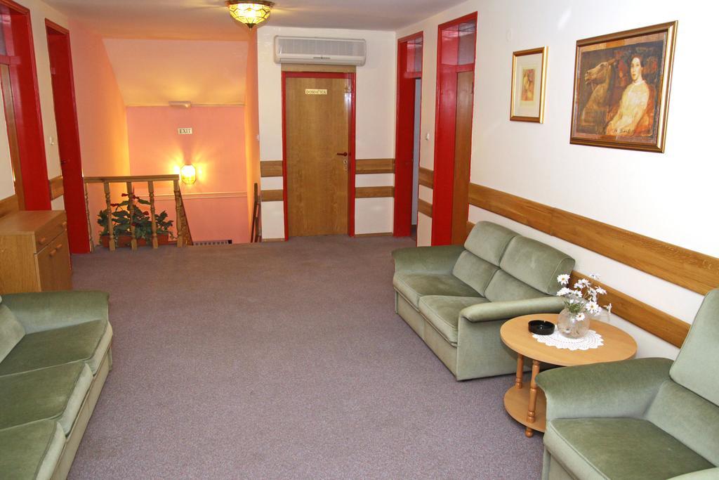 Guest House Royal Чаковец Экстерьер фото
